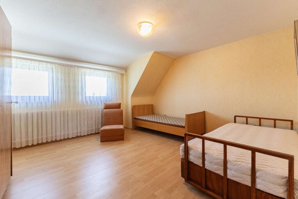 Schlafzimmer DG