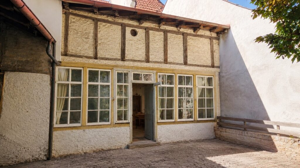 Werkstatt Hinterhof KI-Beispiel