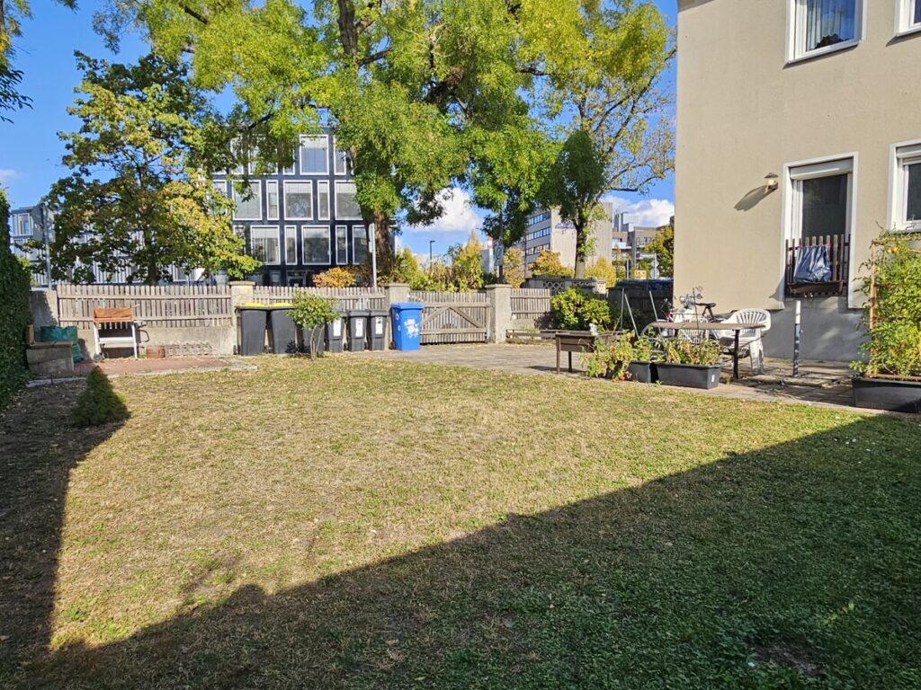 Garten zur Straße